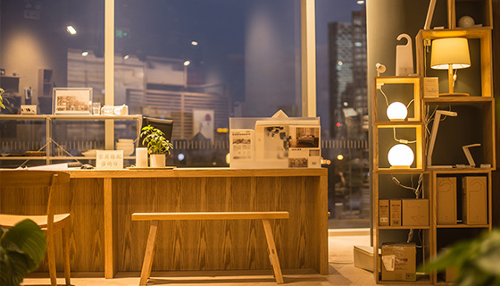 給人(rén)們以美(měi)的(de)感受是(shì)設計(jì)基本的(de)任務。